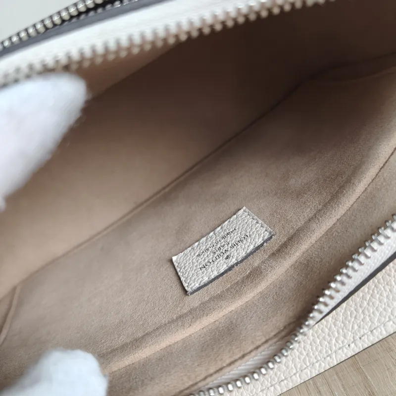 Louis Vuitton Crossbody Bag MARELLE White Epi Embossed Calfskin Small 25 × 8 × 15 cm — detail view 8 of 10