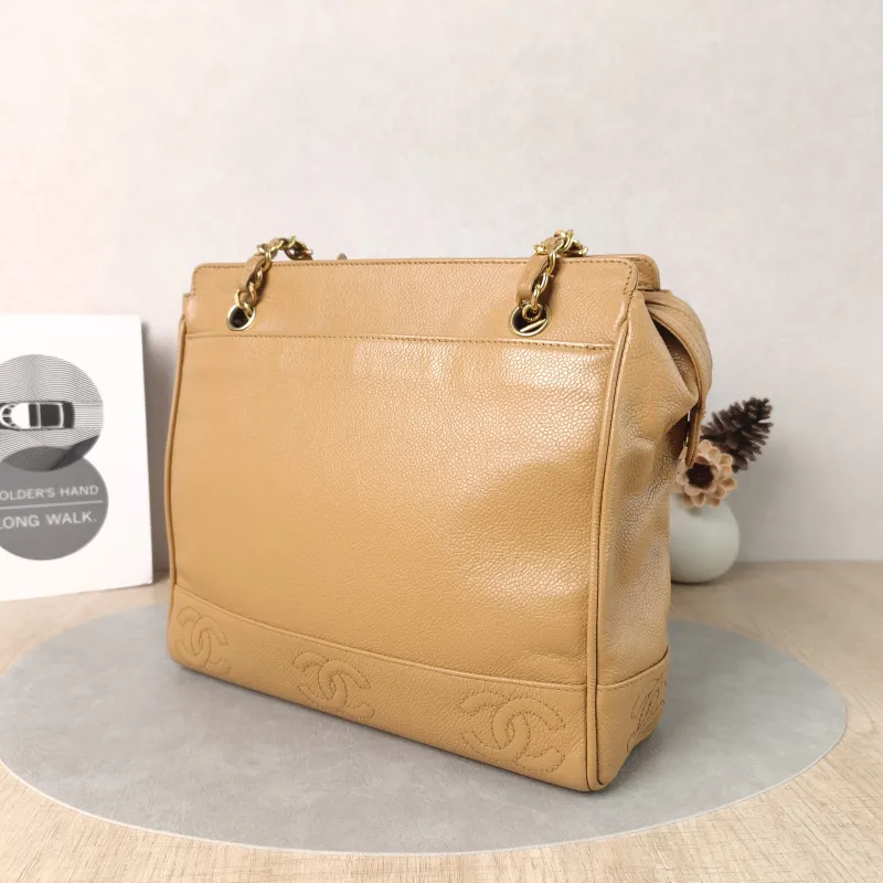 Chanel Shoulder Bag tote Brown Calfskin One Size27 × 8 × 26 cm — cover view 2 of 5