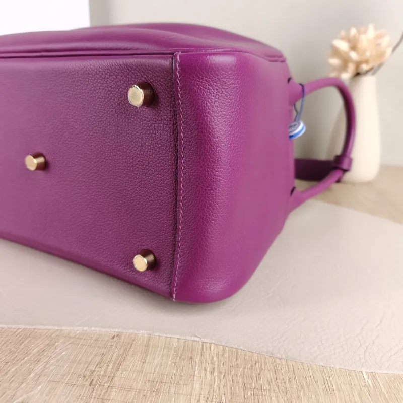 Hermès Crossbody Bag Lindy 26 P9Anemone Taurillon Clemence TC Calfskin Small 26 × 12 × 18 cm Y — detail view 8 of 12