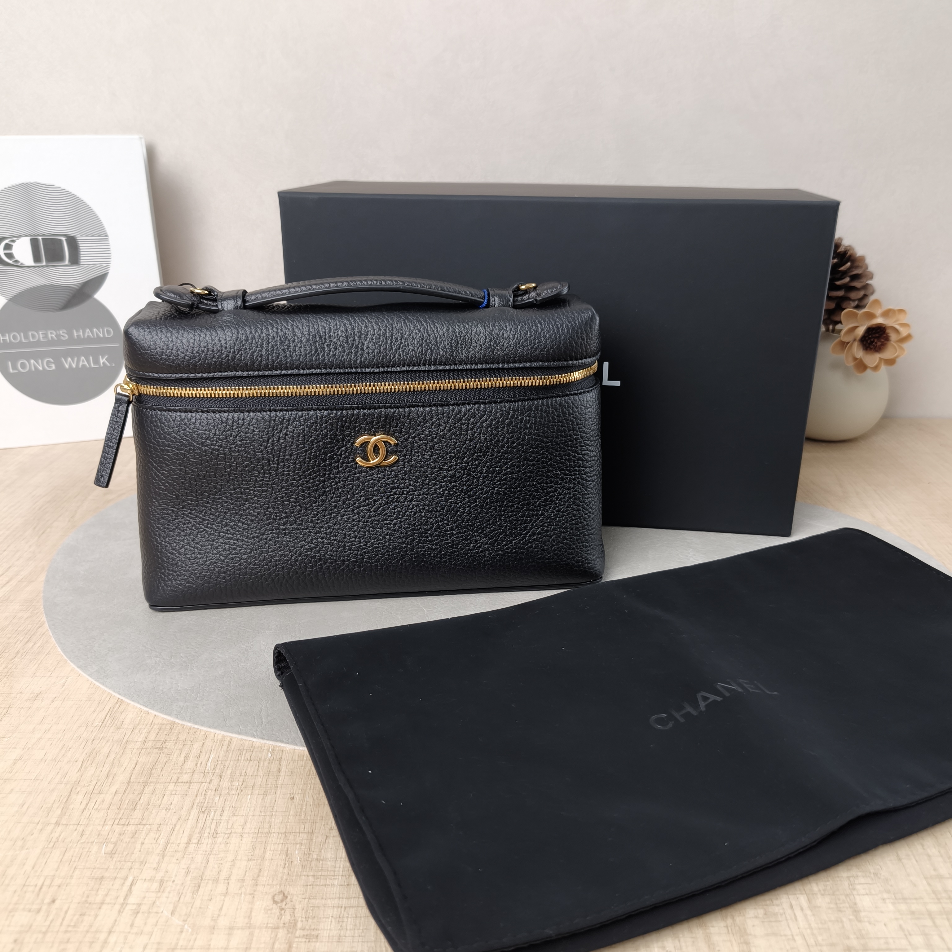 Chanel Crossbody Bag26a Cosmetic Bag Black Calfskin Large23 × 5 × 15 cm — cover view 6 of 6