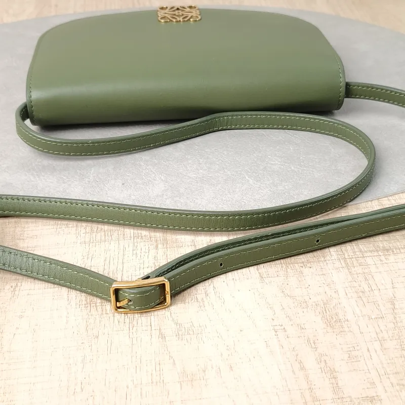 LOEWE Crossbody Bag Goya Calfskin Small 19 × 6 × 13.5 cm — detail view 6 of 11