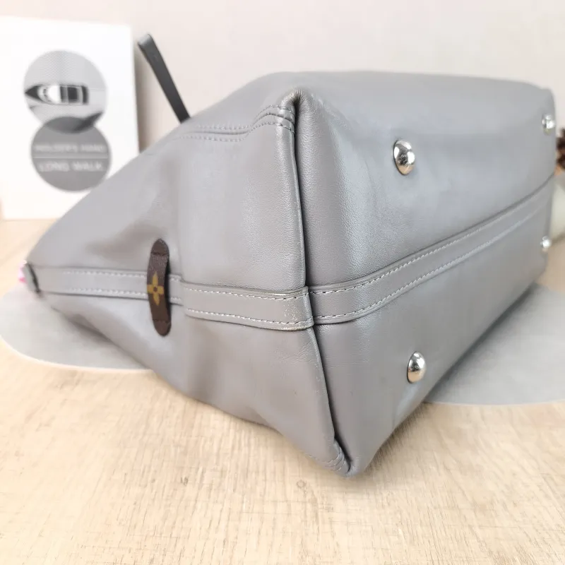 Louis Vuitton Crossbody Bag Carryall Vibe Grey SL ambskin Medium 39 × 15 × 30 cm — detail view 12 of 13