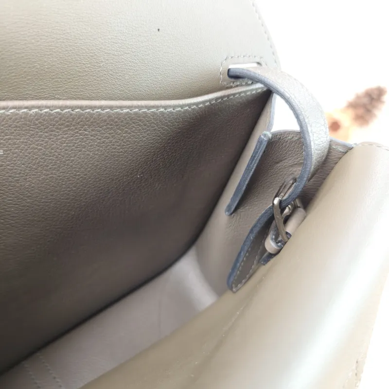 Hermès Shoulder Bag Halzan 25 C6 Green Evercolor Calfskin Small 25 × 8 × 17 cm Y — detail view 6 of 14