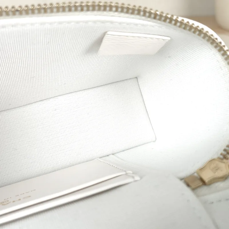 Chanel Crossbody Bag lp Box Bag Top Handle Crossbody Bag White Grained Calfskin 19.5 × 5 × 11 cm — detail view 3 of 15