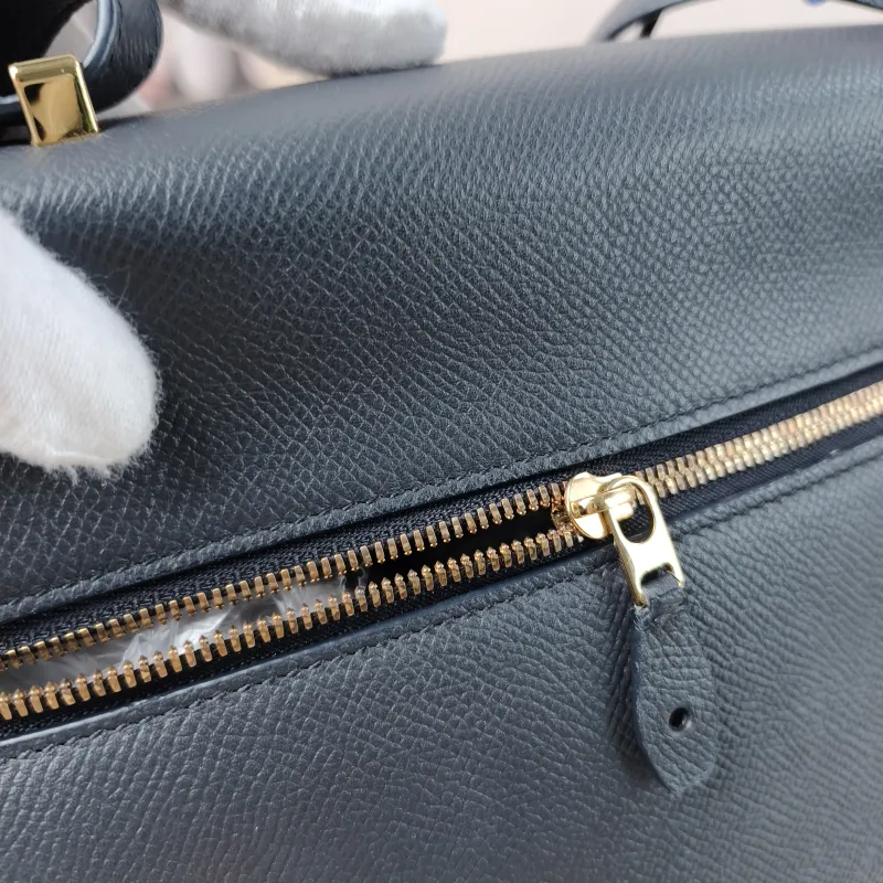 Loro Piana Crossbody Bag Extra Bag L27 Grey Calfskin One Size 27 × 10 × 16 cm — detail view 3 of 14
