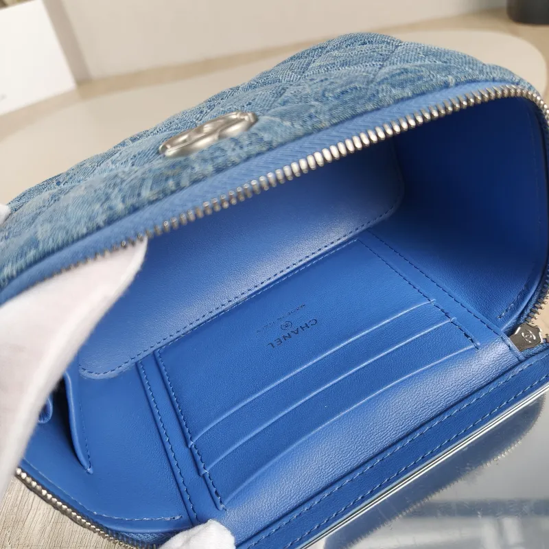 Chanel Crossbody Bag Edition Blue Canvas One Size16 × 8 × 9.5 cm — detail view 4 of 13