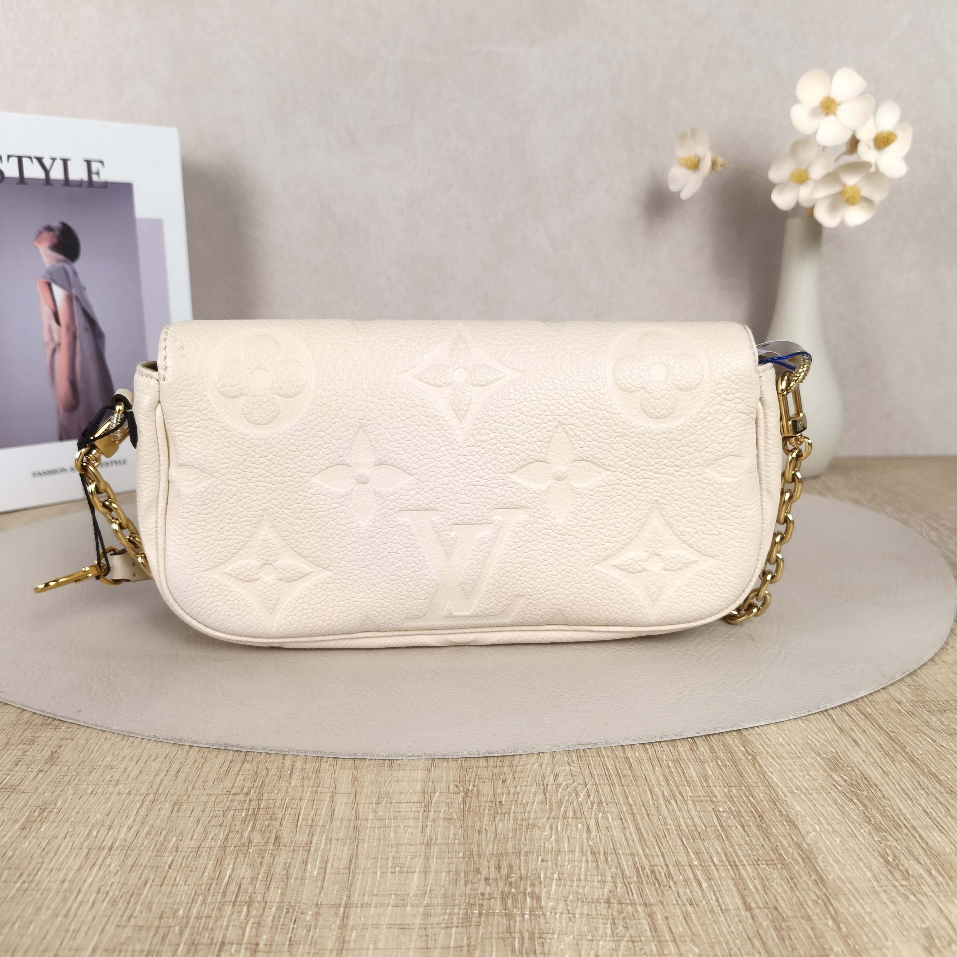 Louis Vuitton Shoulder Bag IVY White Calfskin Small23.5 × 4.3 × 12 cm — cover view 5 of 9