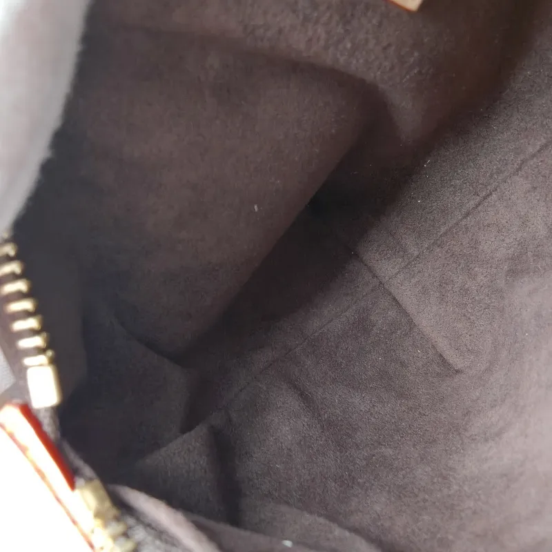 Louis Vuitton Shoulder Bag Pochette Hills Monogram PVC One Size 18.5 × 6.5 × 11 cm — detail view 10 of 11