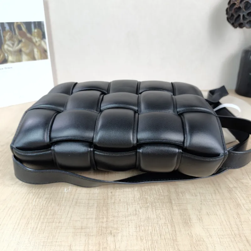 Bottega Veneta Crossbody Bag Padded Cassette Woven Black Lambskin Medium 26 × 8 × 18 cm — detail view 4 of 11