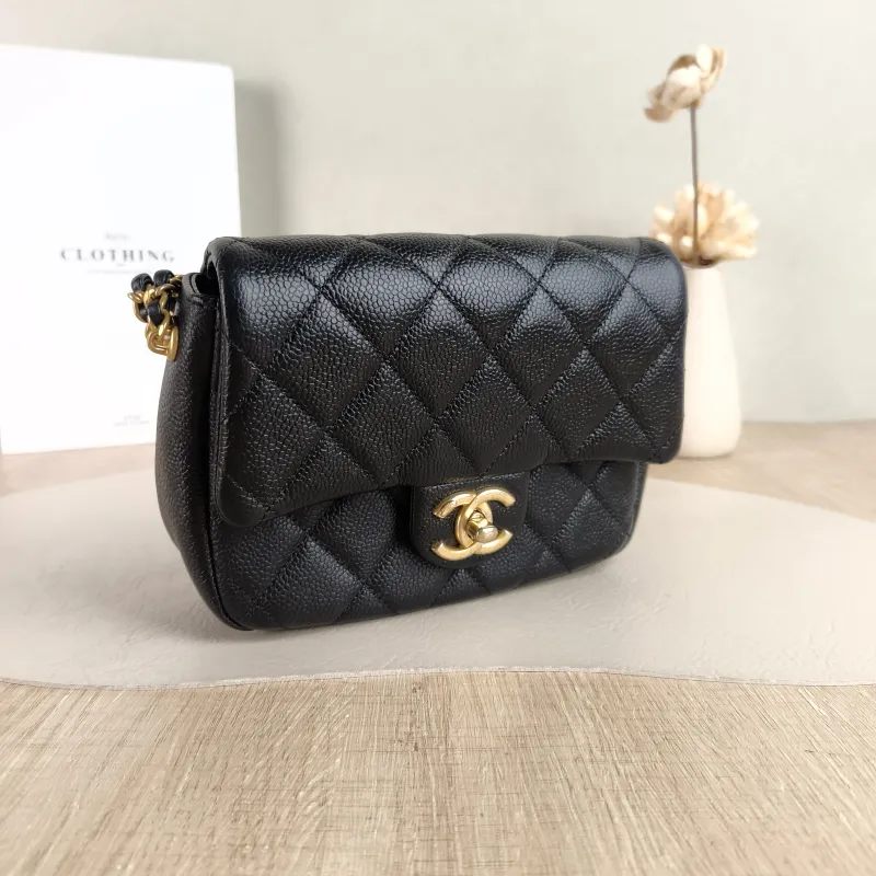 Chanel Crossbody Bag Black Grained Calfskin 19 × 6 × 14 cm — cover view 5 of 5