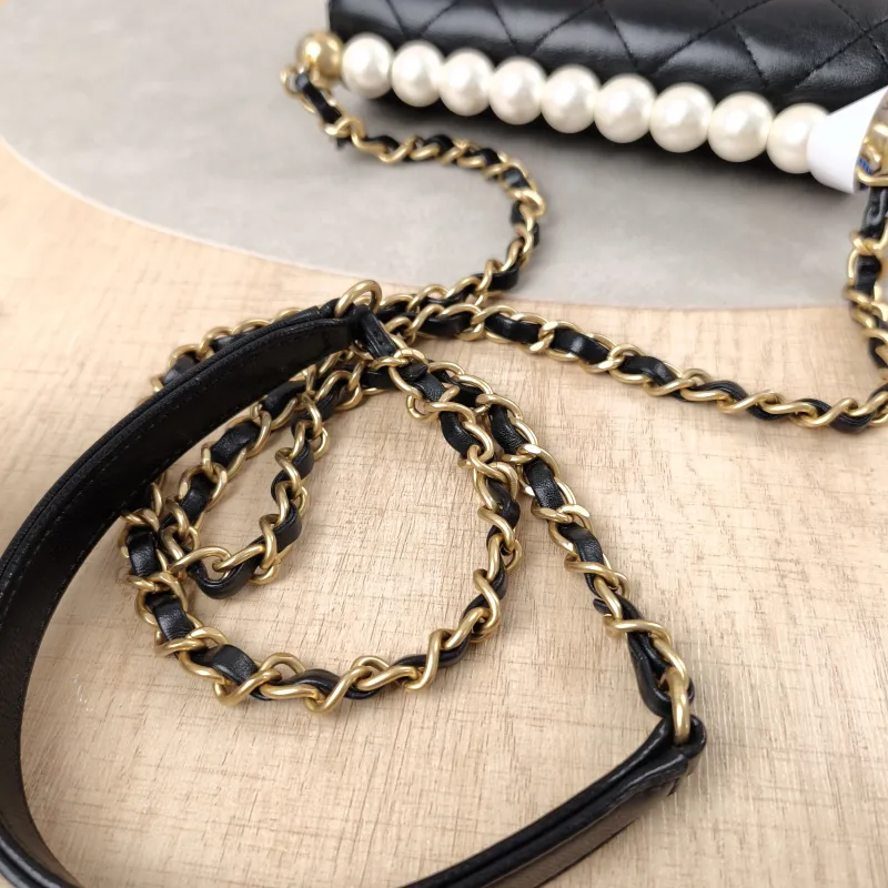 Chanel Crossbody Bag Crossbody Bag Black Calfskin15.5 × 5 × 15 cm — detail view 17 of 20