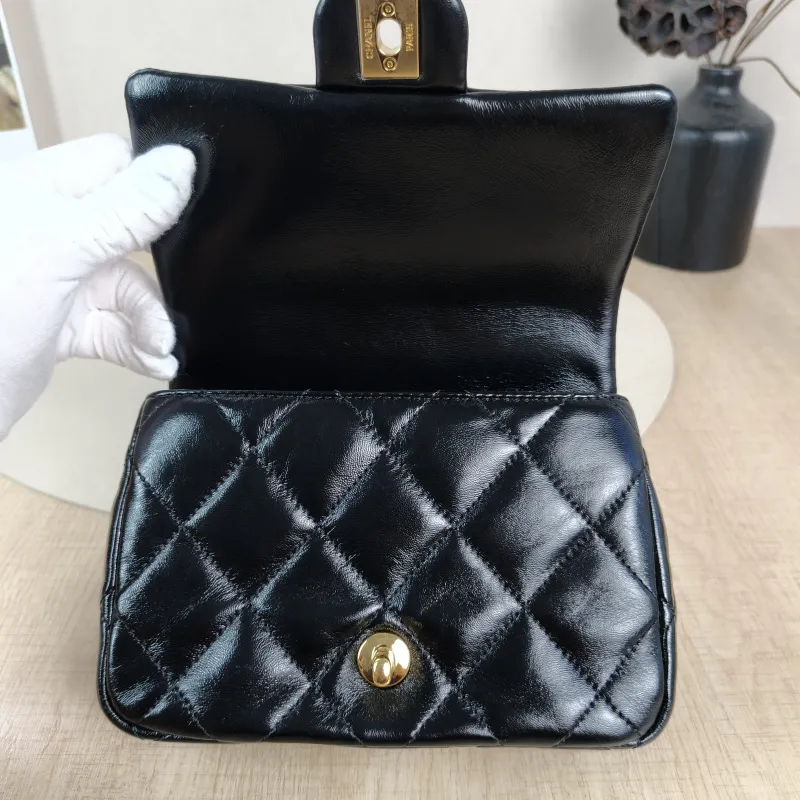 Chanel Crossbody Bag Black Lambskinmini19 × 8.5 × 14 cm — detail view 2 of 15