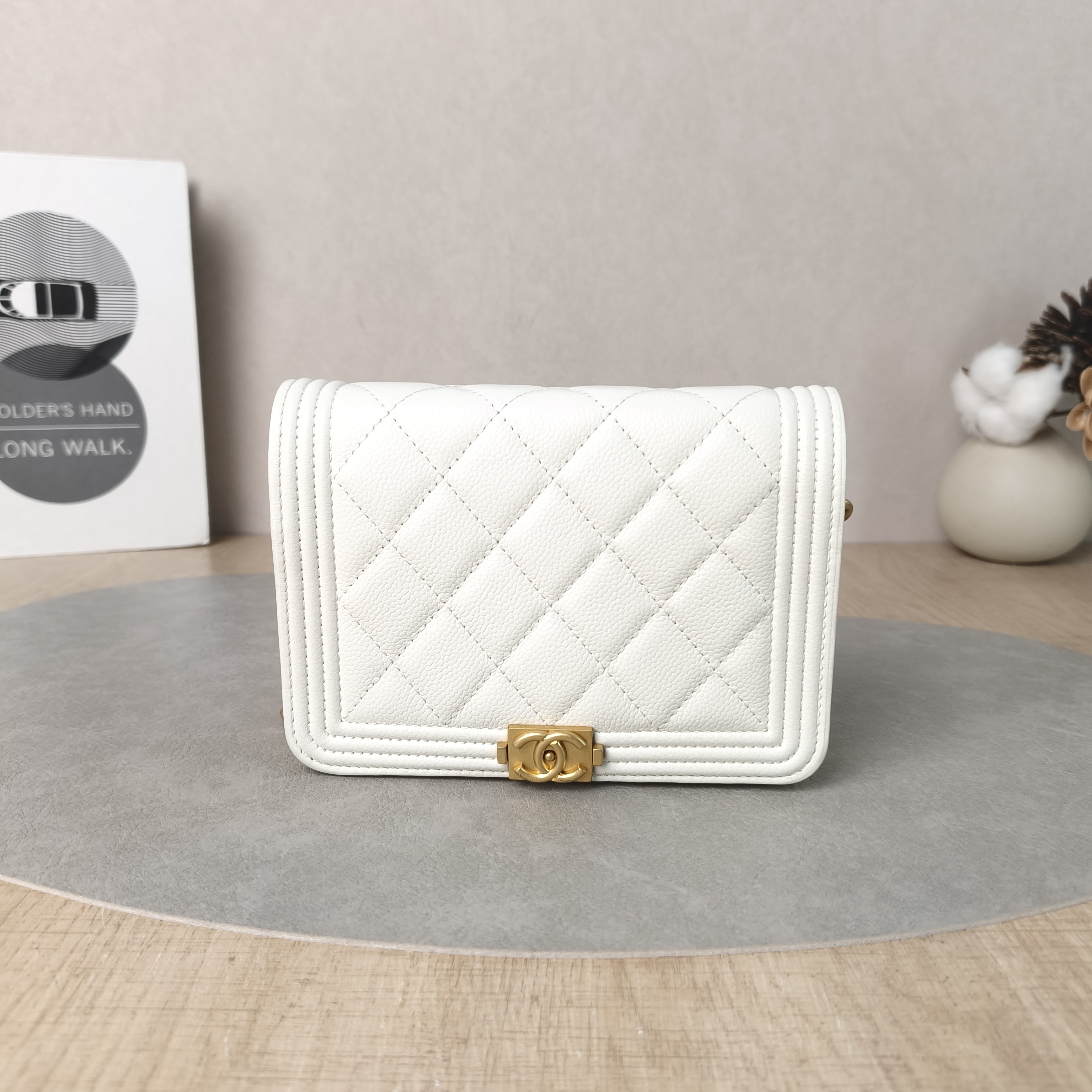 Chanel Crossbody Bagmini le boy Crossbody Bag White Grained Calfskinmini15.5 × 4 × 11 cm
