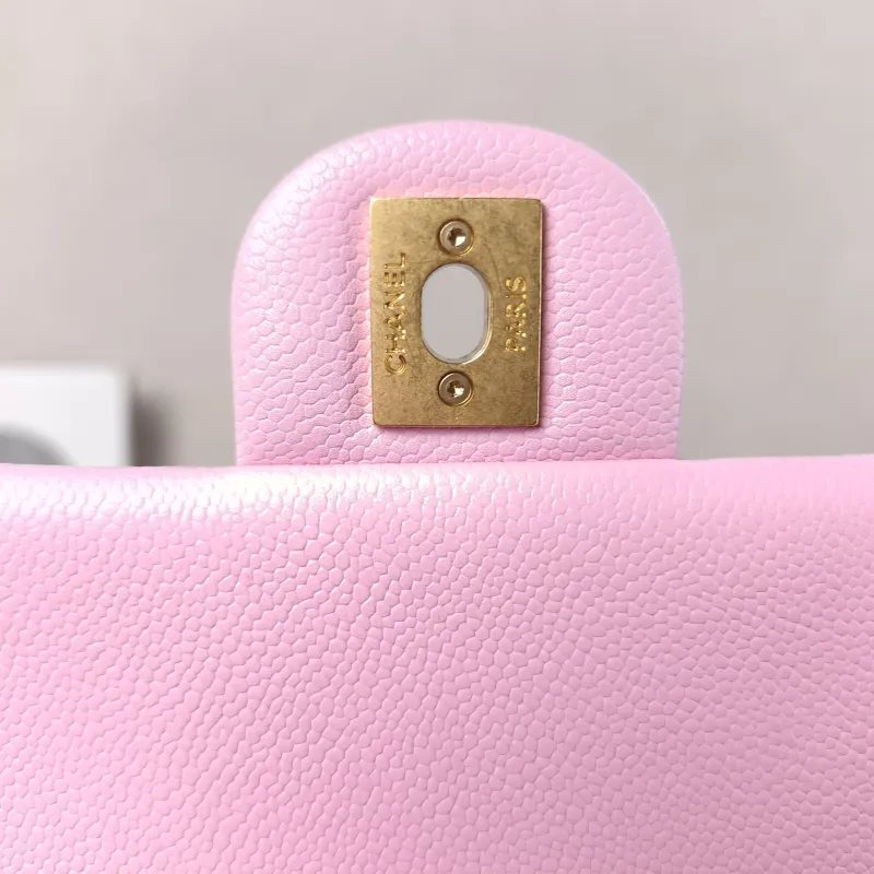 Chanel Crossbody Bag Pink Grained Calfskin One Size 24 × 8 × 17 cm — detail view 2 of 11