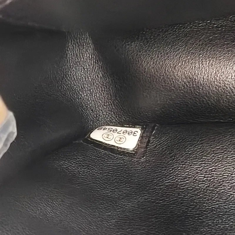 Chanel Crossbody Bag Pearl Crossbody Bag Black Lambskin One Size20 × 5 × 13 cm — detail view 7 of 15