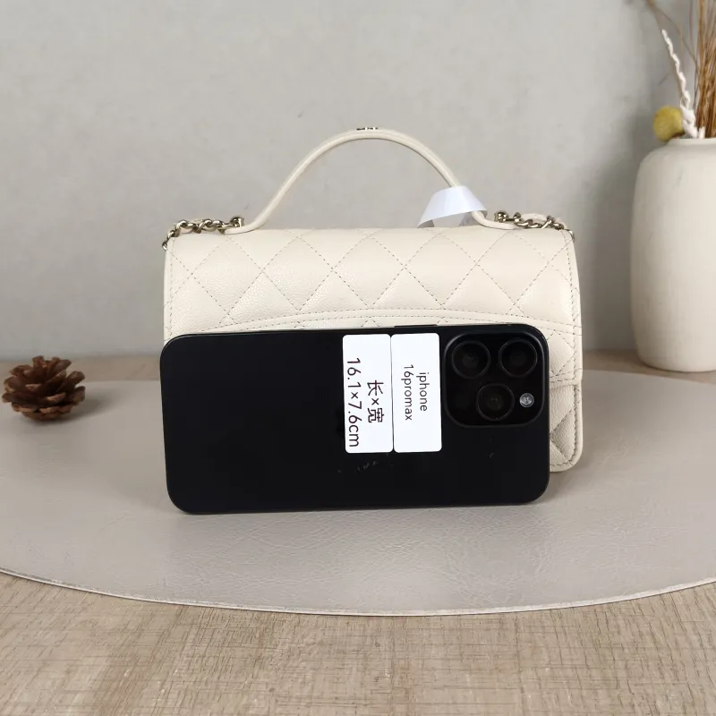 Chanel Crossbody Bag Yellow Calfskin One Size19 × 7 × 11.5 cm — cover view 2 of 5