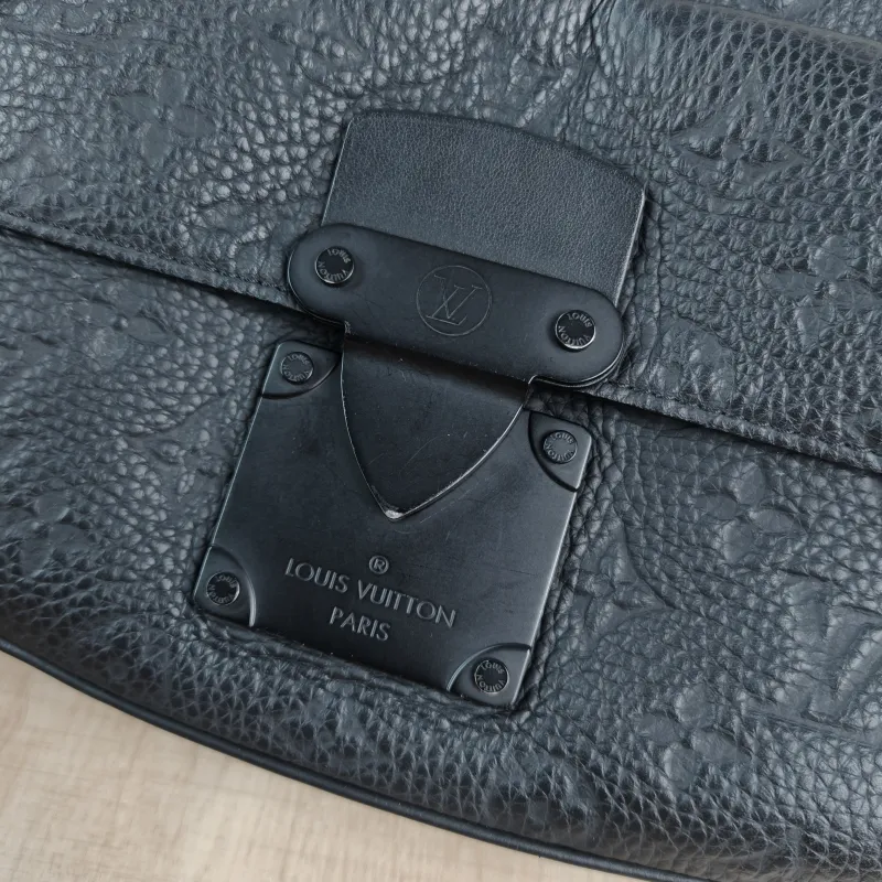 Louis Vuitton Crossbody Bag S Lock Messenger Bag Black Calfskin One Size22 × 8 × 18 cm — detail view 2 of 15