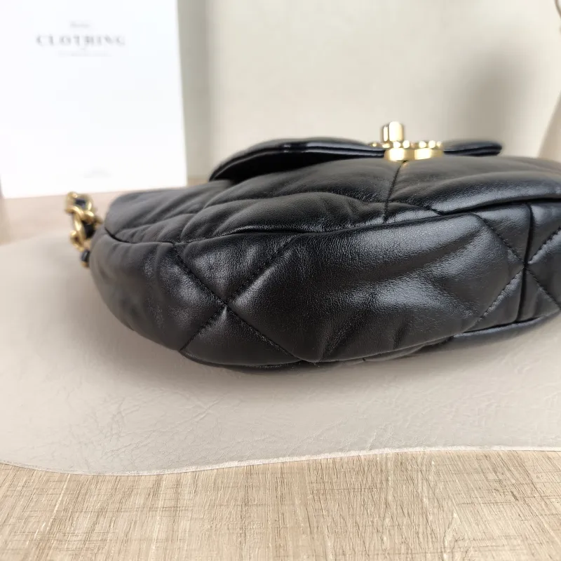 Chanel Crossbody Bag 19 hobo Chain Bag Black Lambskin One Size 25 × 7 × 20 cm — detail view 1 of 14