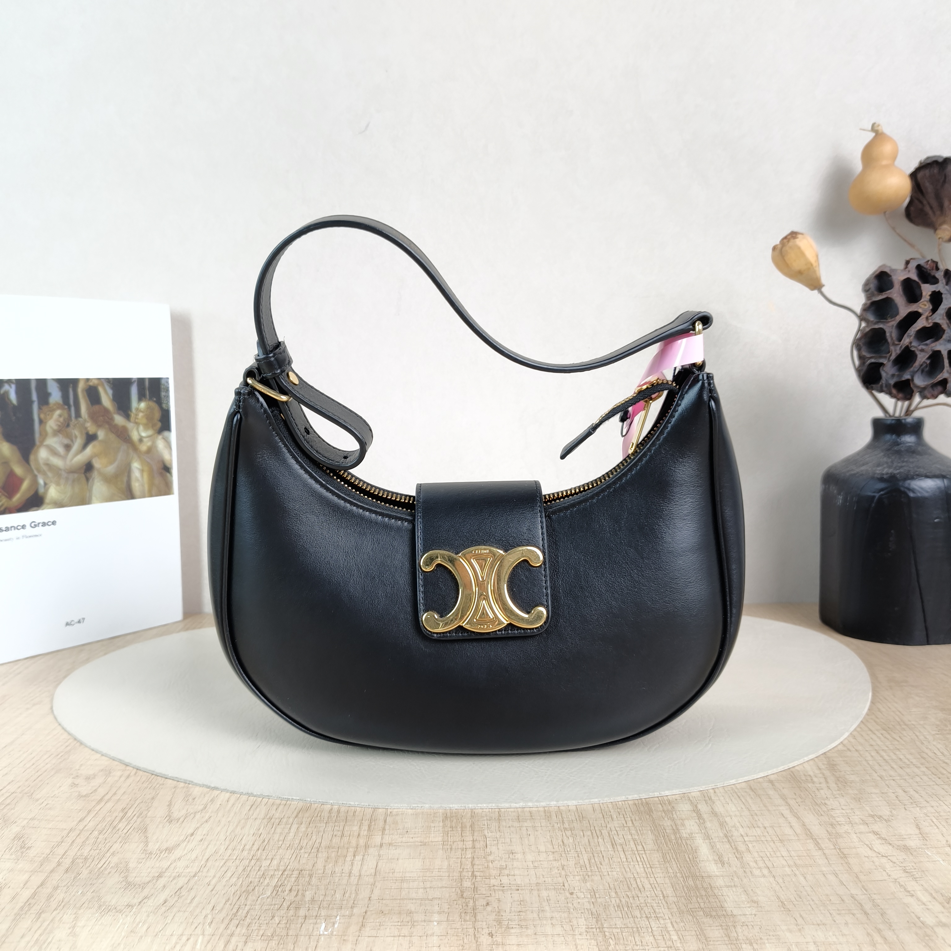 CELINE Shoulder Bag AVA TRIOMPHE Black Calfskin Medium23 × 6 × 13.5 cm
