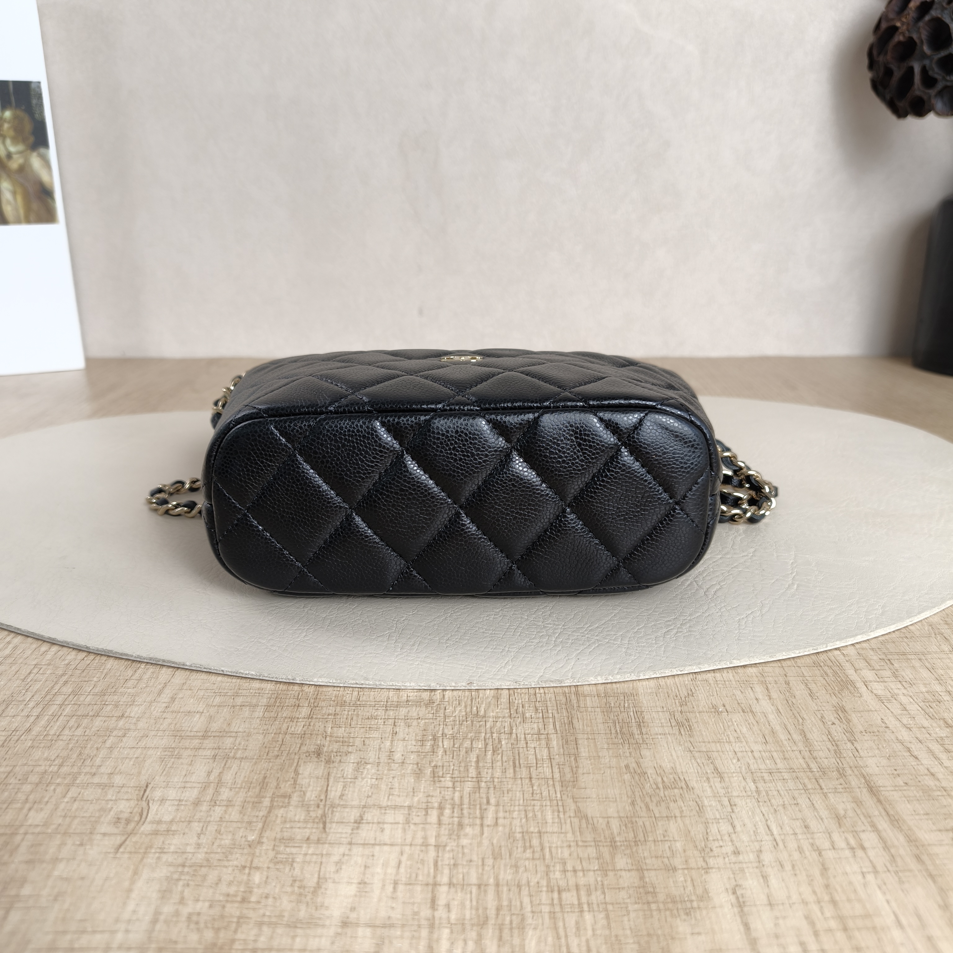 Chanel Crossbody Bag25c Vanity Case Bag Black Grained Calfskin21.5 × 7.5 × 19 cm — cover view 2 of 5