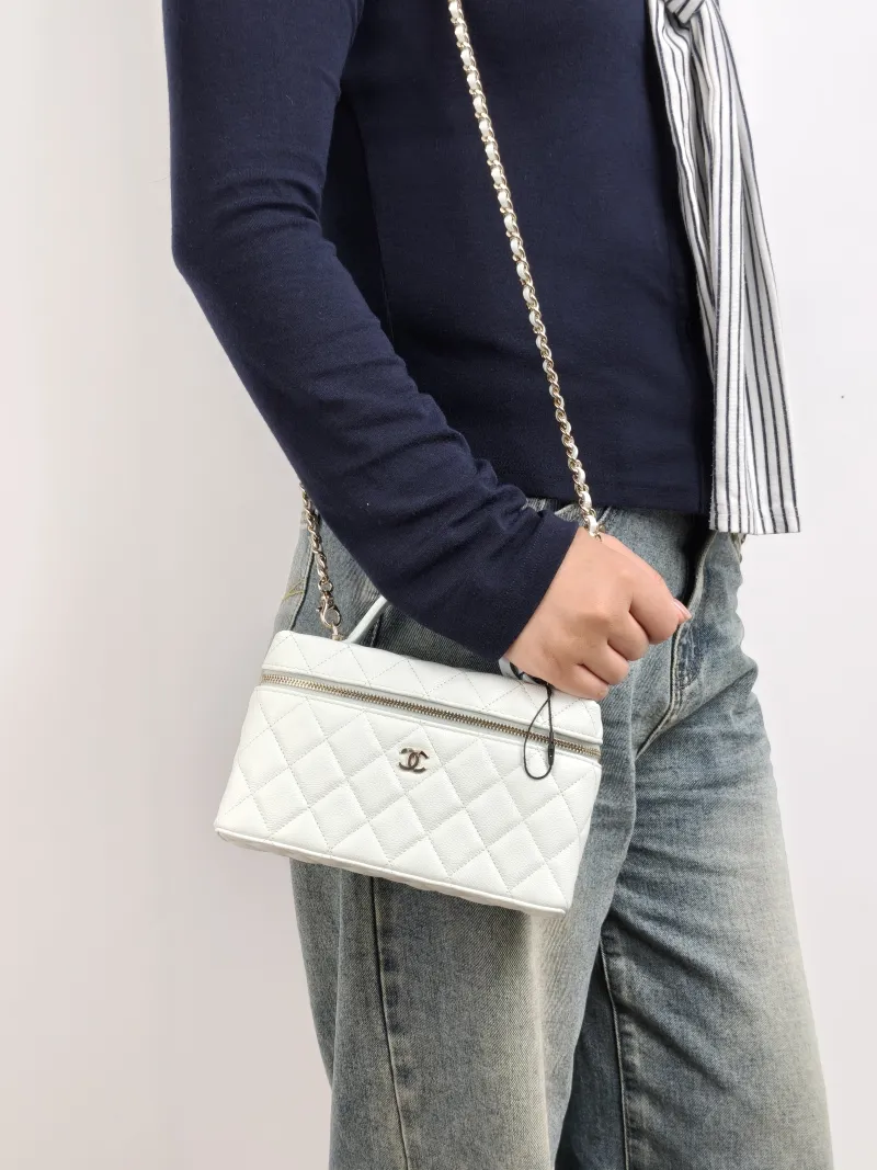 Chanel Crossbody Bag lp Box Bag Top Handle Crossbody Bag Grained Calfskin One Size 19.5 × 5 × 17 cm Conditioned — on-model view 3 of 3