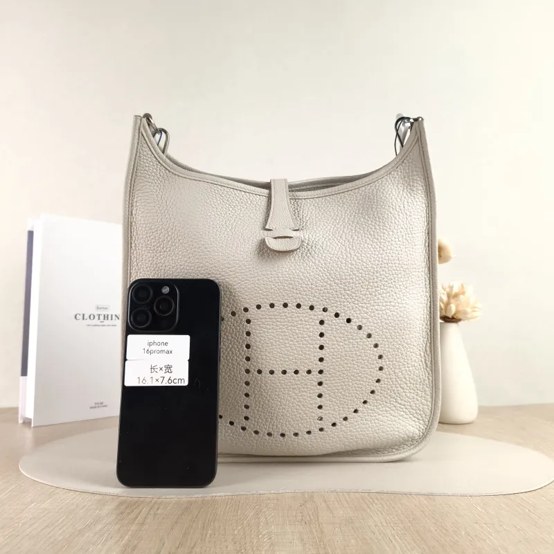 Hermès Crossbody Bag Evelyne 29 29 10 TC Calfskin 29 29 × 7 × 30 cm A — cover view 5 of 5