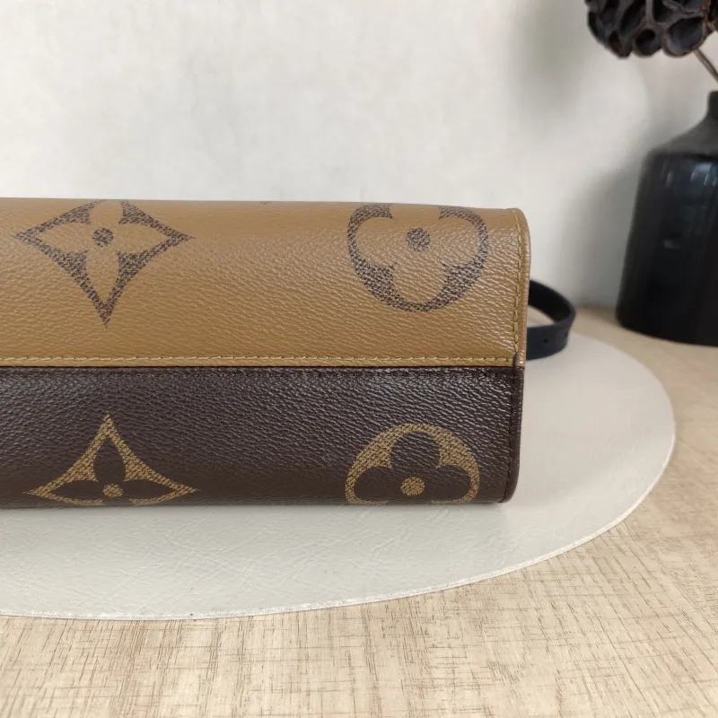 Louis Vuitton Crossbody Bag Onthego East West Two Straps Monogram PVC Small 25 × 10 × 13 cm — detail view 3 of 12