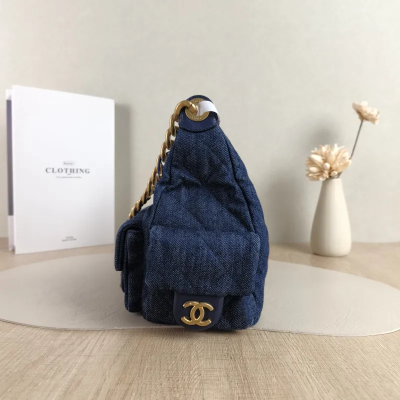 Chanel Shoulder Bag c hobo Blue Small 31 × 15 × 22 cm — detail view 9 of 13