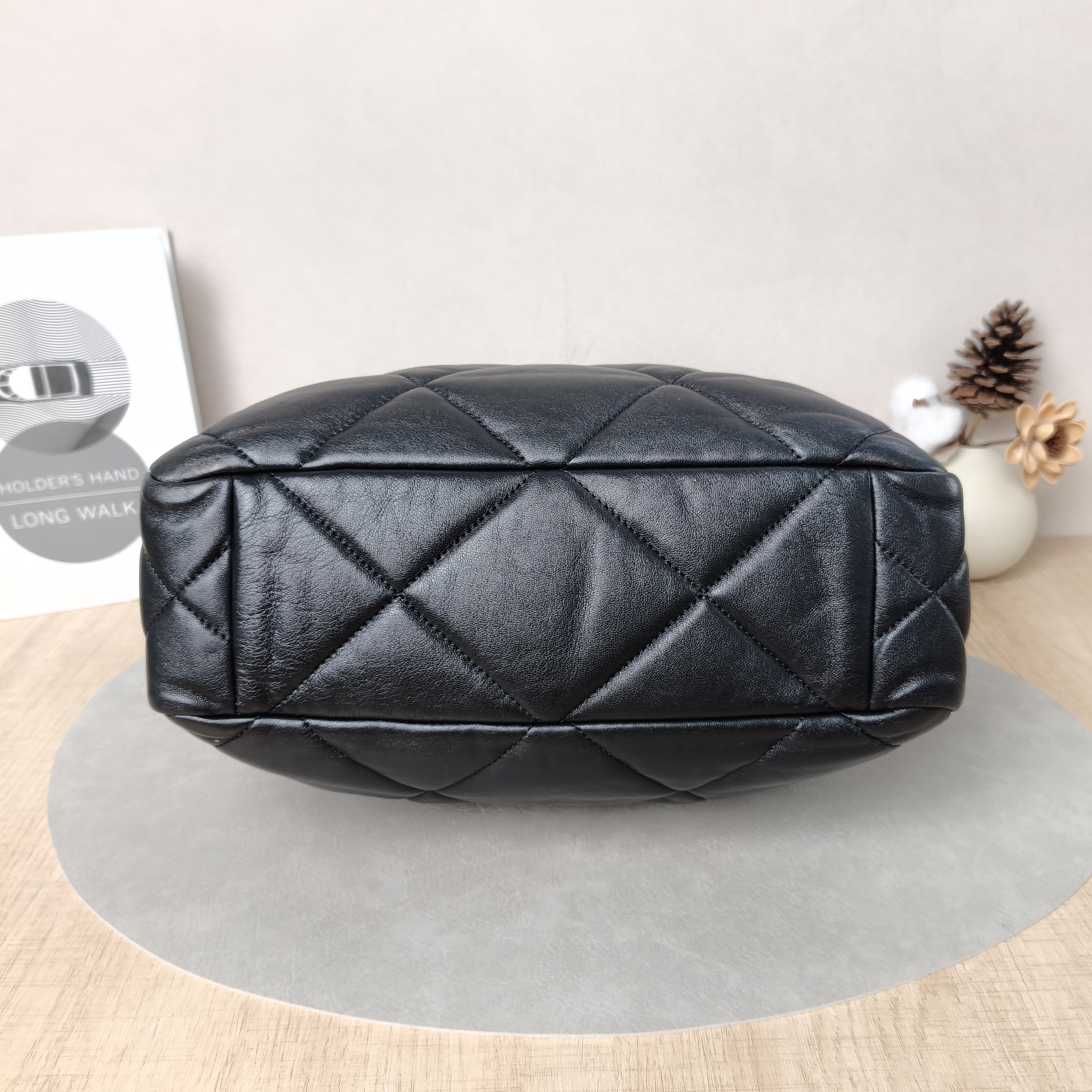 Chanel Shoulder Bag19Bag Shopping Bag Shopping Tote Black Lambskin One Size30 × 10 × 37 cm — cover view 5 of 5