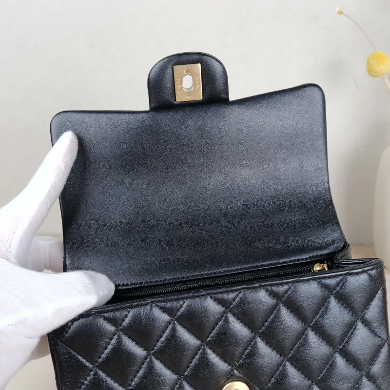 Chanel Crossbody Bag mini Black Lambskin mini20 × 6 × 12 cm — detail view 1 of 14
