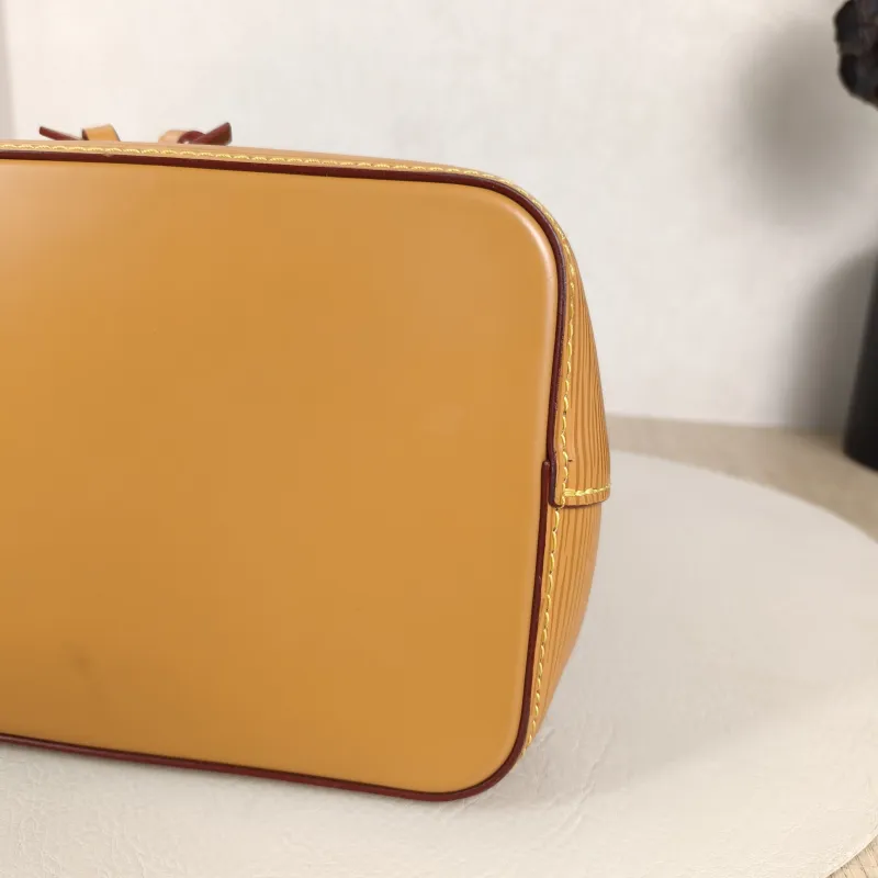Louis Vuitton Shoulder Bag NÉONOÉ Bucket Bag BB Caramel Epi Embossed Calfskin BB20 × 13 × 20 cm — detail view 2 of 10