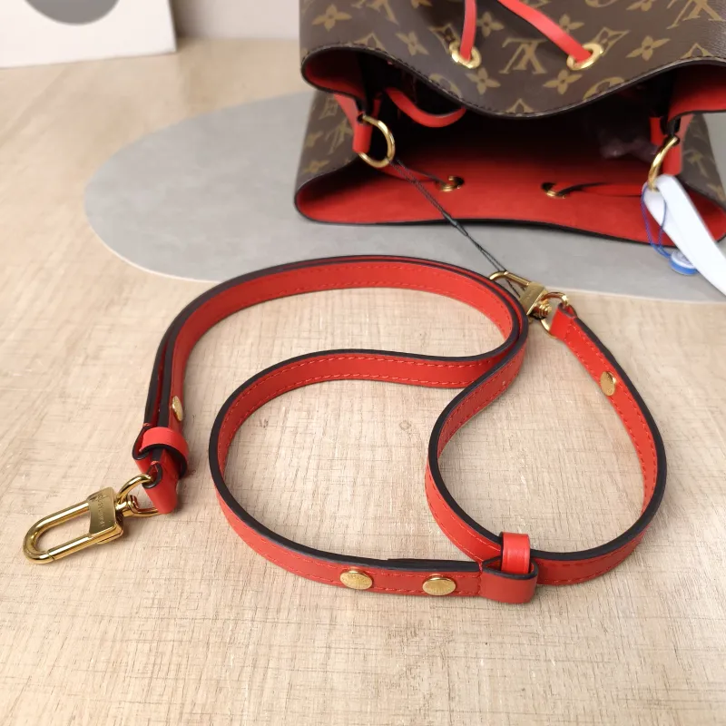 Louis Vuitton Shoulder Bag NÉONOÉ Bucket Bag PVC Medium 26 × 17.5 × 26 cm — detail view 1 of 11
