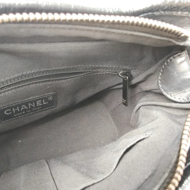 Chanel Crossbody Bag Gabrielle Gabrielle Bagsoblack Black Calfskin Small20 × 8 × 15 cm — detail view 3 of 13