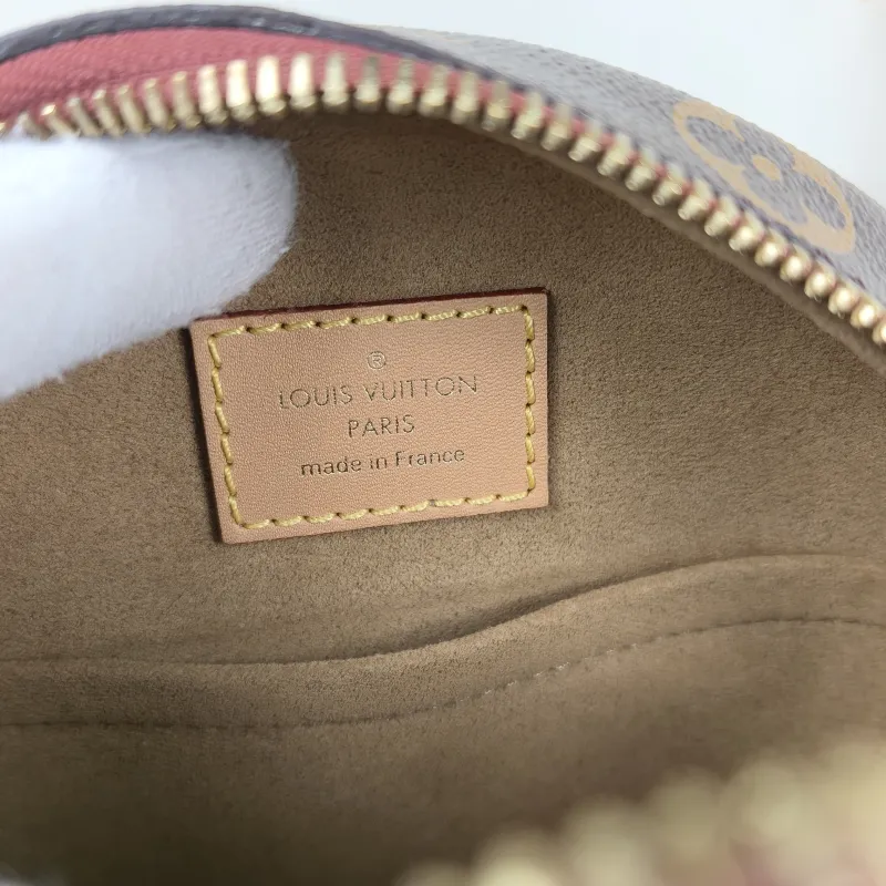 Louis Vuitton Crossbody Bag BOITE CHAPEAU SOUPLE Monogram PVC Small 17 × 8 × 17 cm — detail view 5 of 9