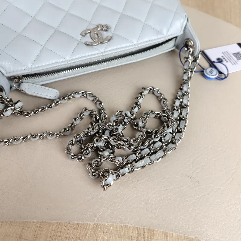 Chanel Crossbody Bag Blue Grained Calfskin 21 × 5.5 × 12 cm — detail view 5 of 13