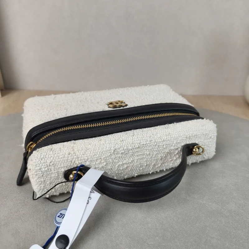 Chanel Crossbody Bag coco-beach Collection lp White Black One Size 19.5 × 5 × 17 cm — detail view 3 of 13