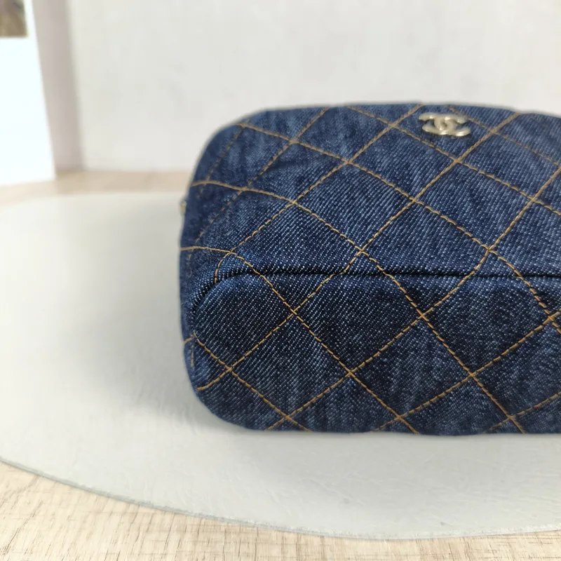 Chanel Crossbody Bag Navy One Size 21.5 × 7.5 × 19 cm — detail view 9 of 13
