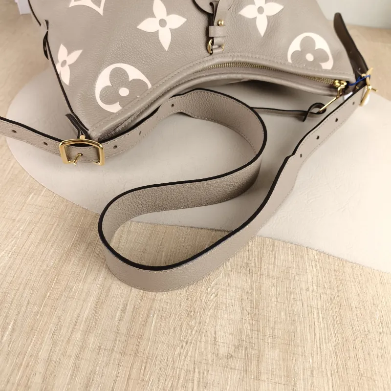 Louis Vuitton Crossbody Bag Carryall Calfskin Small 29.5 × 12 × 24 cm — detail view 14 of 14