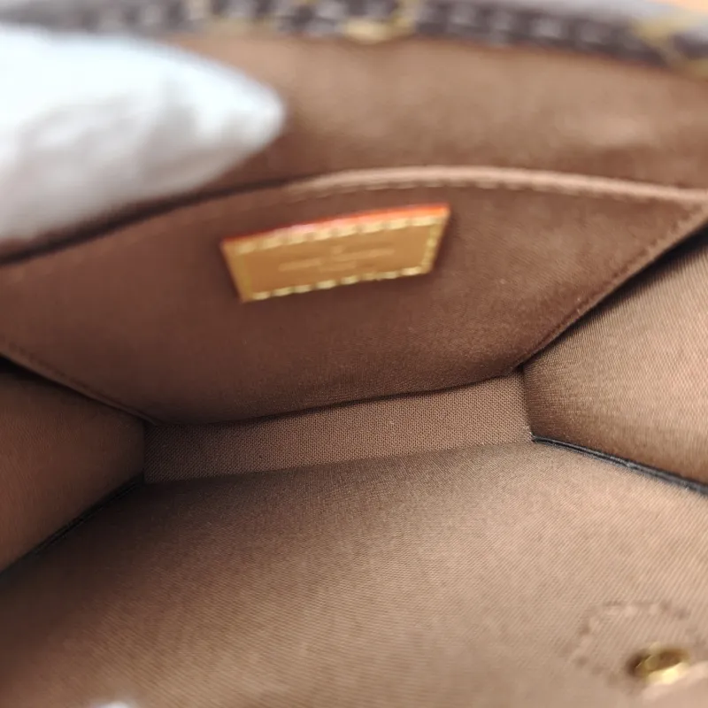 Louis Vuitton Crossbody Bag PETIT SAC PLAT Mini Monogram PV Cmini14 × 5 × 17 cm — detail view 4 of 9