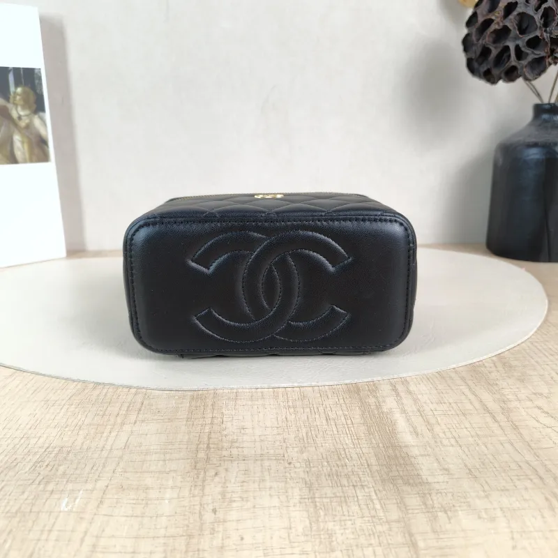 Chanel Crossbody Bag Edition Black with Gold-Tone Hardware Lambskin Mini 16 × 8 × 9.5 cm — cover view 3 of 5