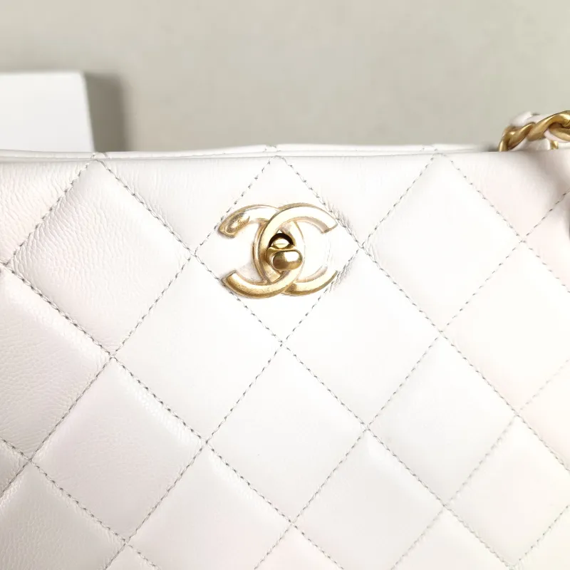Chanel Shoulder Bag tote White Grained Calfskin 34 × 10 × 25.5 cm 31 — detail view 13 of 13