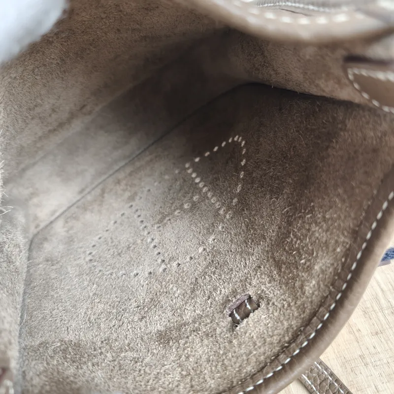 Hermès Crossbody Bag Evelyne Mini 16 Mini 1618 Taurillon Clemence TC Calfskinmini17 × 5.5 × 18 cm — detail view 3 of 11