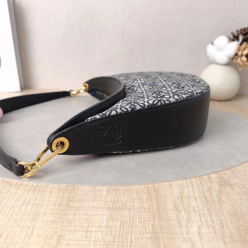 LOEWE Shoulder Bag luna Shoulder Bag Black Canvas Small 30 × 6 × 21 cm — detail view 5 of 11