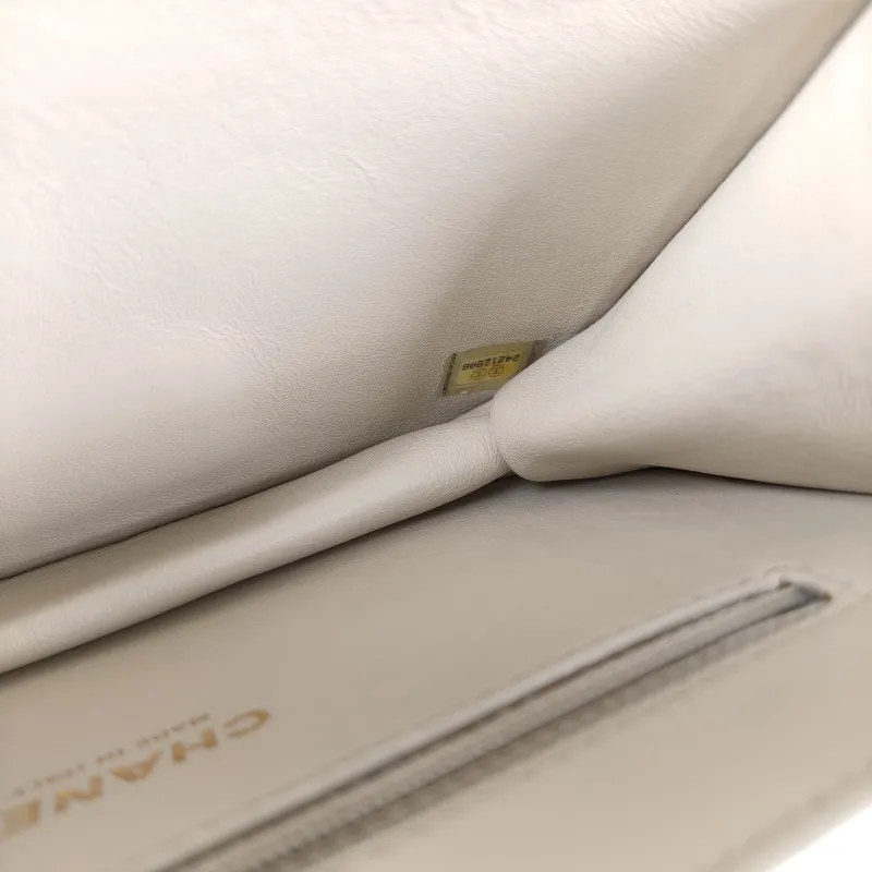 Chanel Crossbody Bagcf Collection Crossbody Bag White Calfskin One Size21 × 5 × 14 cm — detail view 11 of 14