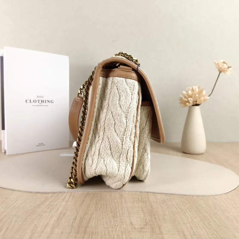 SAINT LAURENT Crossbody Bag Niki White D Medium28 × 8.5 × 20 cm — detail view 1 of 13