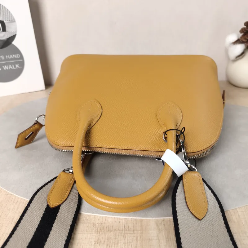 Hermès Crossbody Bag Bolide 1923 Top Handle Bag Epsom Calfskin Small25 × 10.5 × 20 cm — detail view 6 of 13