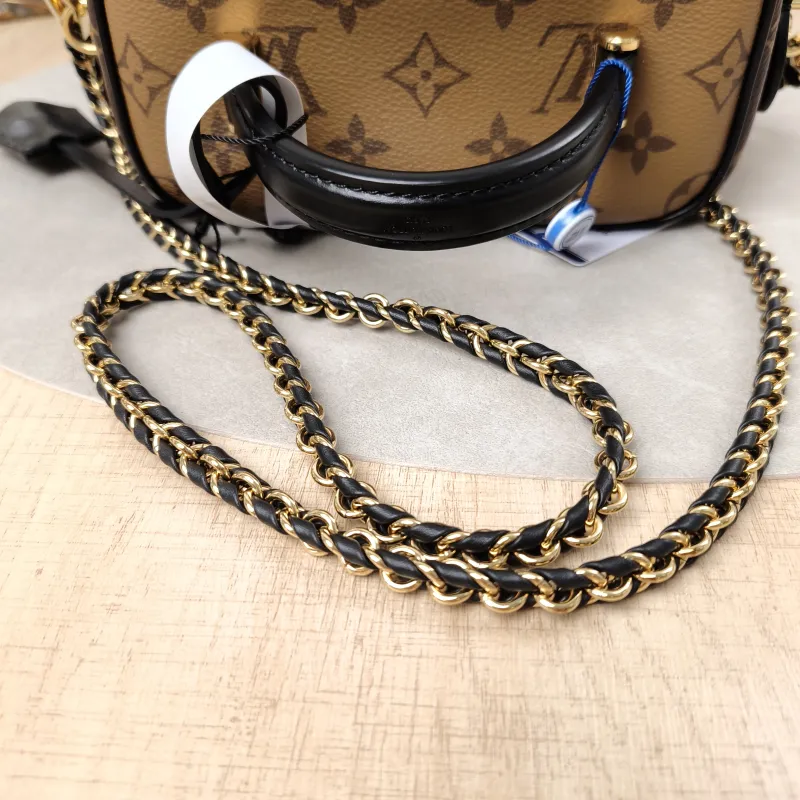 Louis Vuitton Shoulder Bag VANITY Cosmetic Bag Monogram PVC Small19 × 11 × 13 cm — detail view 12 of 17