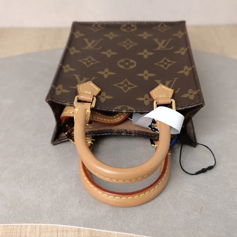 Louis Vuitton Crossbody Bag PETIT SAC PLAT Mini Monogram PVC Mini 14 × 5 × 17 cm — detail view 4 of 9