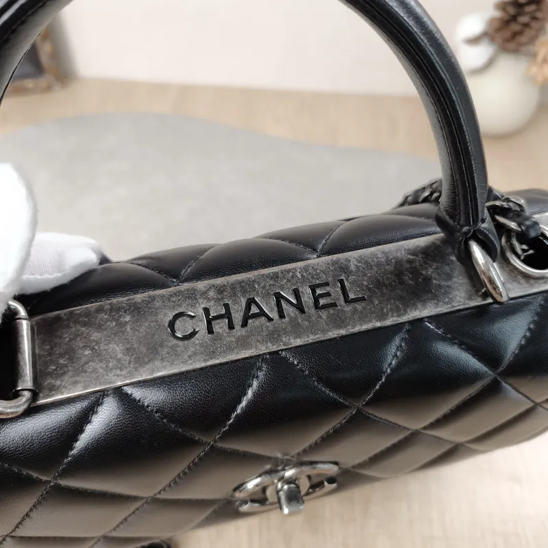 Chanel Crossbody Bag Trendy CC Black Lambskin Small25 × 12 × 17 cm — detail view 4 of 23
