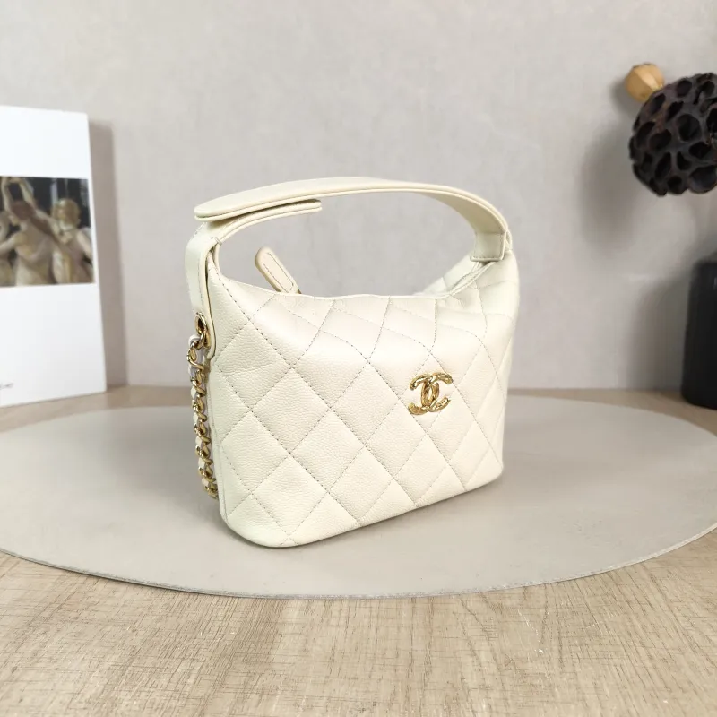 Chanel Crossbody Bag Crossbody Bag White Grained Calfskin One Size 16 × 6.5 × 13 cm — cover view 4 of 6